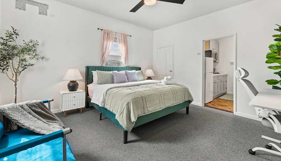 LauraTurner's room