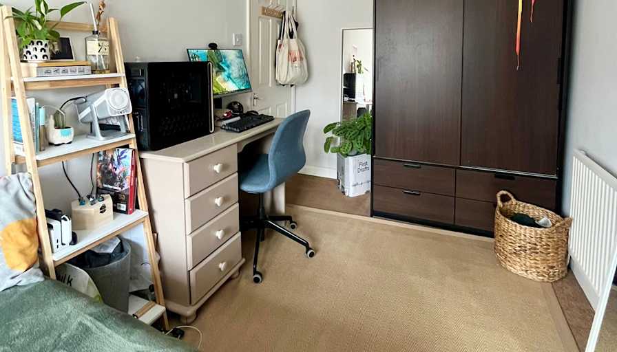 Yannis's room