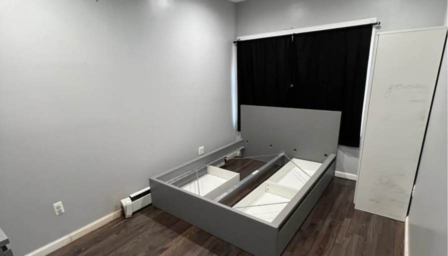 carlos's room