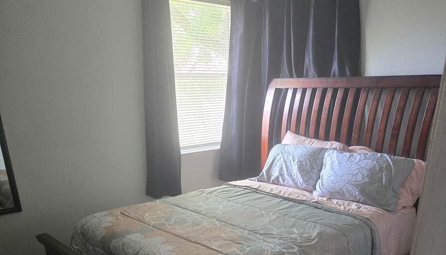Marlon Bradshaw's room