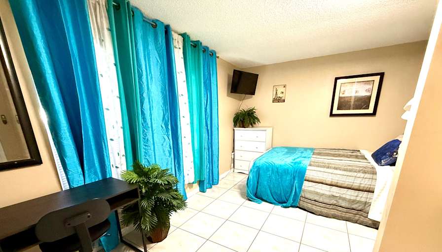Shawn Harris's room