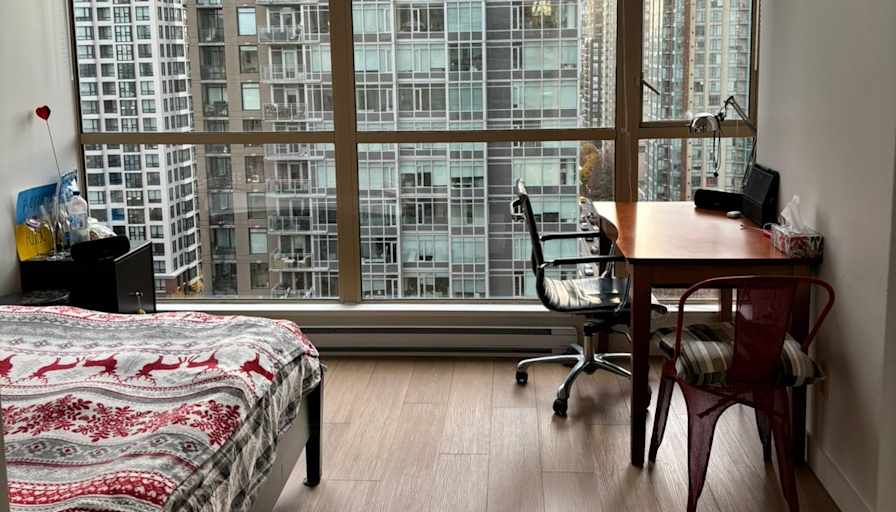 Lee's room