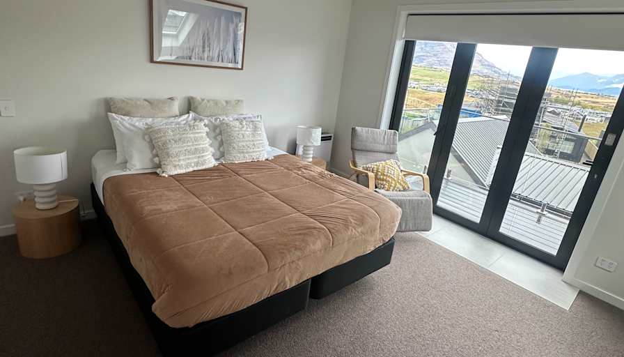 Linda A.'s room