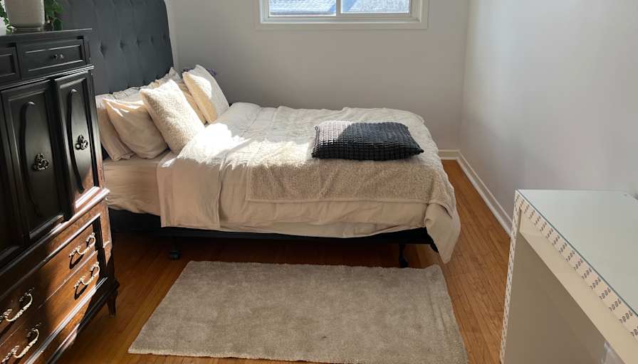 Dee's room
