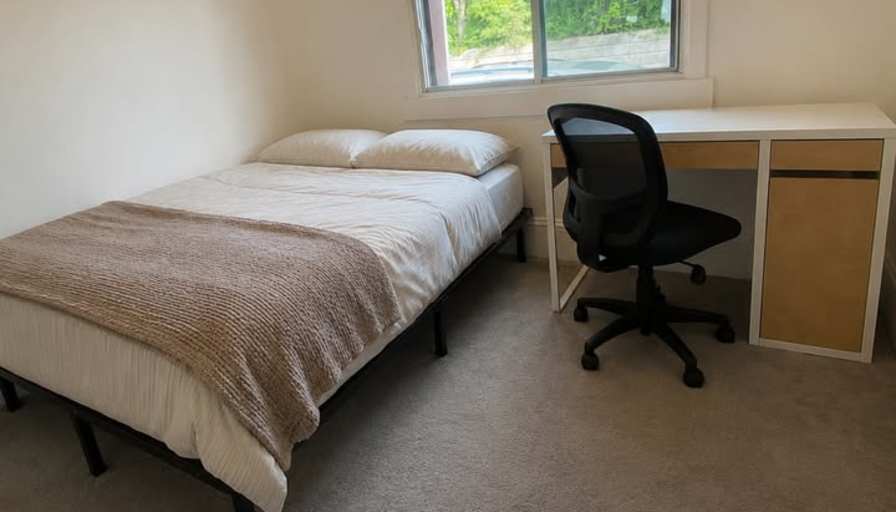 Issa's room
