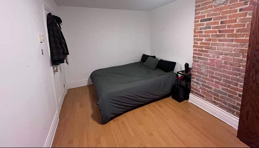 Erik's room