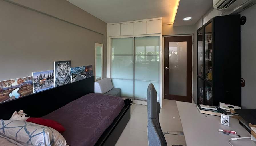 Ken's room