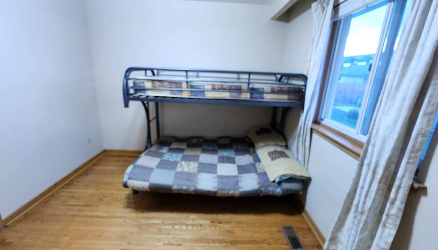 Pal Hgnis's room