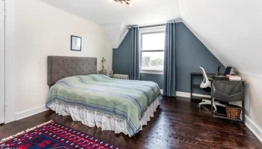 Meral Guzel's room