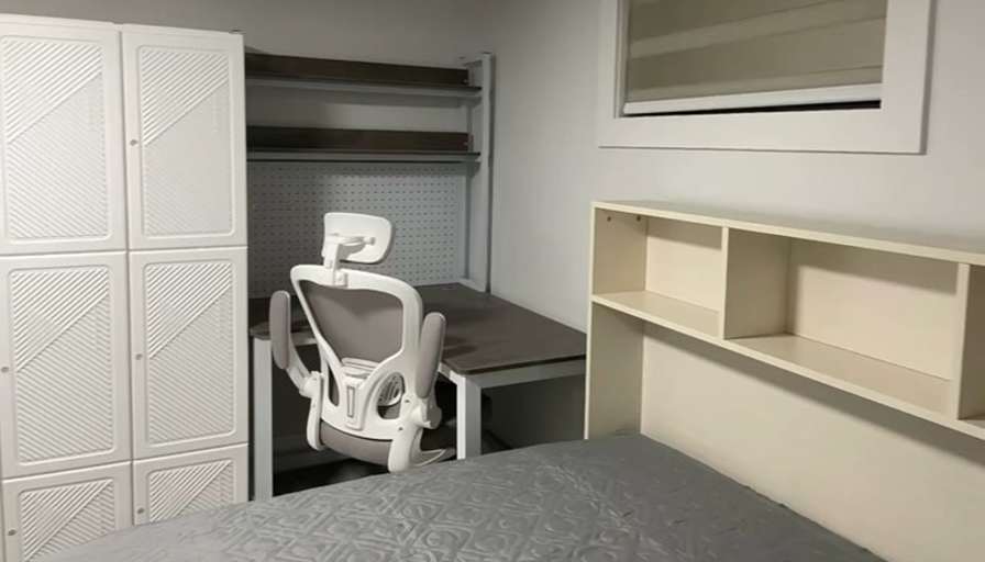 Dean Holmes's room