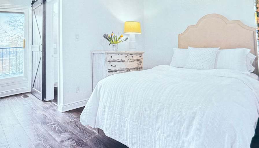 MIRIAM FOX's room