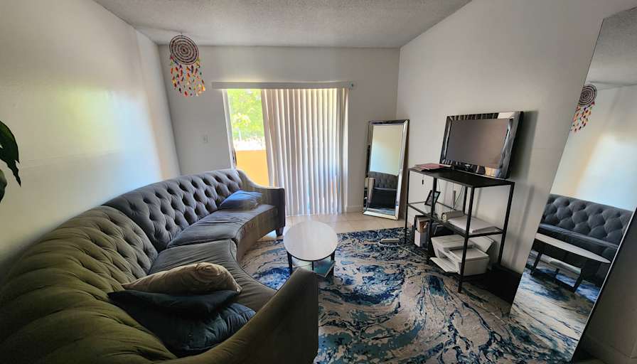 Carlos's room