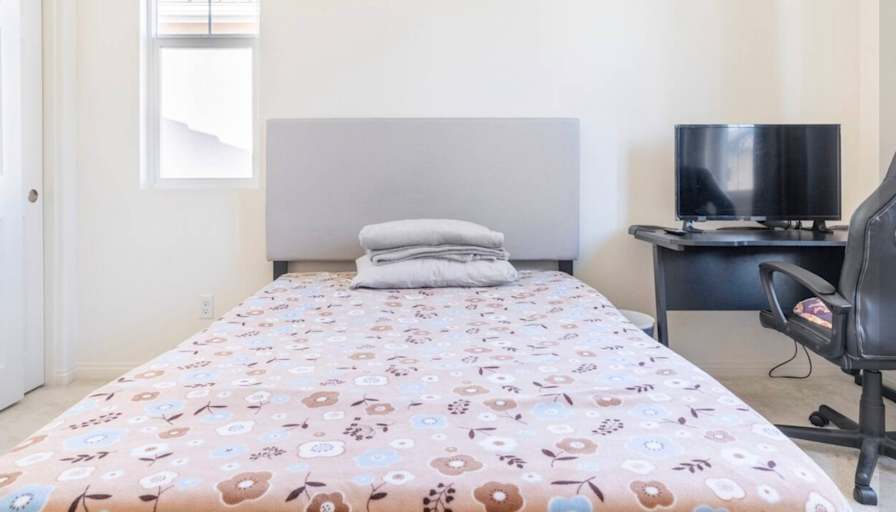 Lee's room