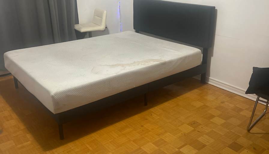 Michael Adekahunsi-gold's room