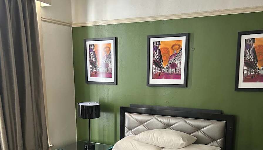 Julia Va's room