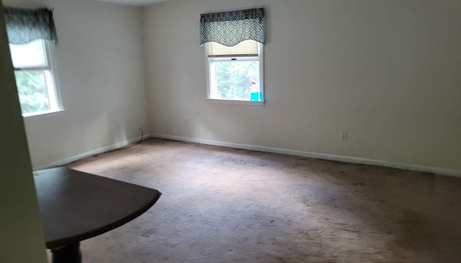 Between Newark - Wilmington Shared House's room
