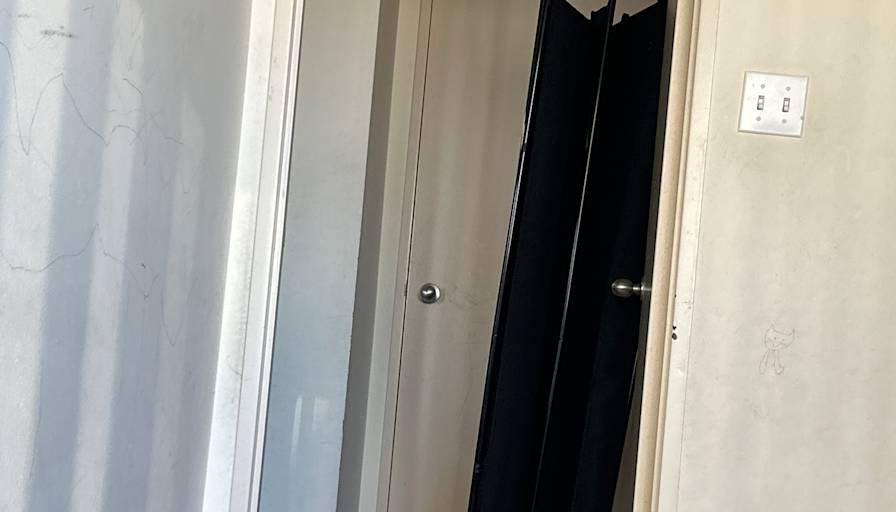 Sathiyamoorthy's room