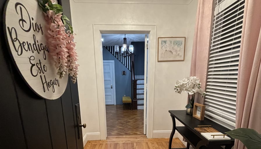 Elizabeth zabala's room