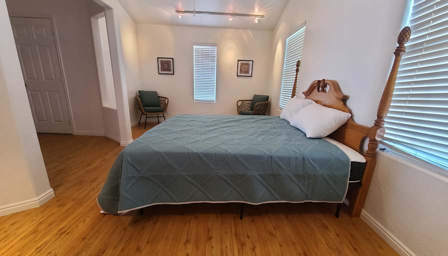 Leslie's room