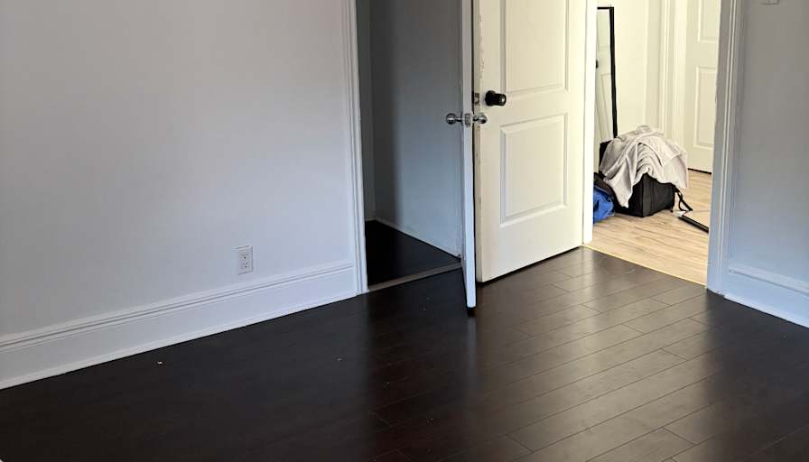 marc mandel's room