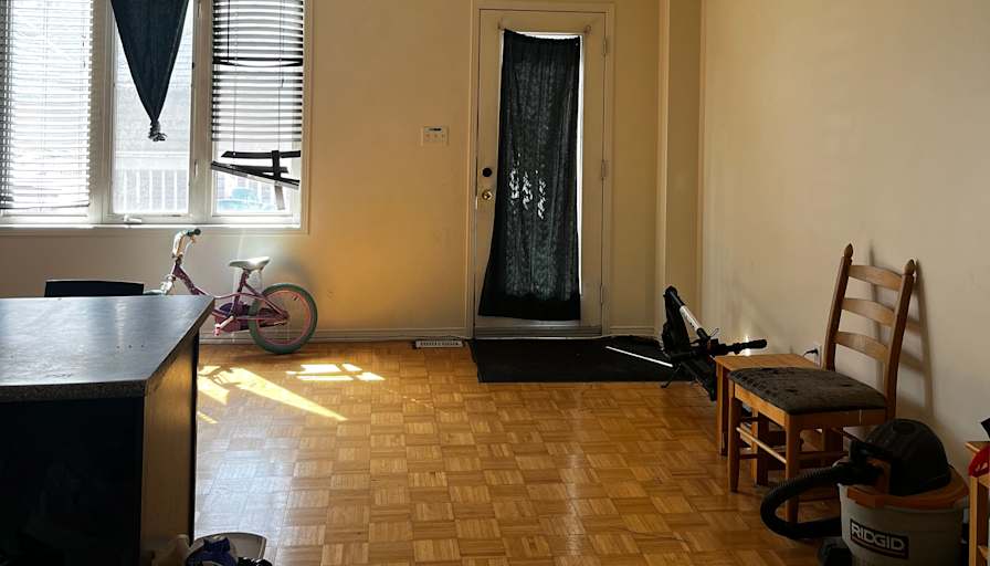 Henry Nguyen's room