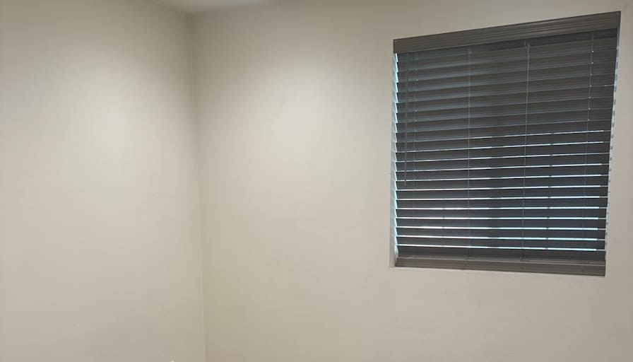 Yi's room