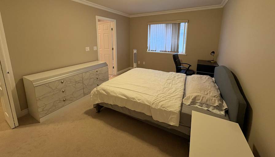 Loc's room