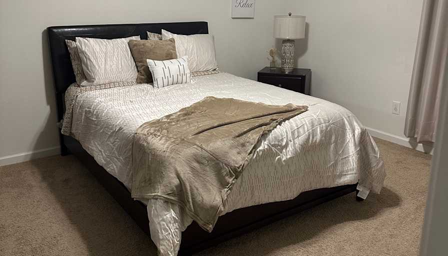 Brandon's Rooms available's room