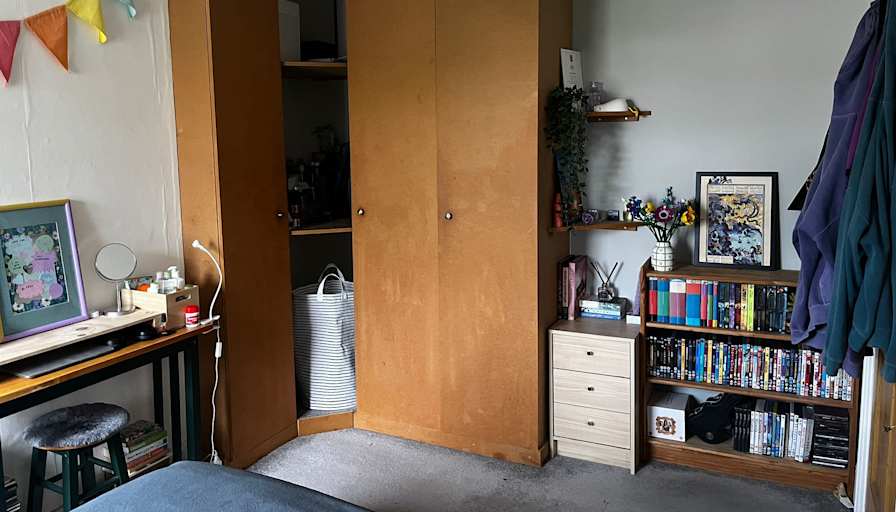 Kevin Hayes's room