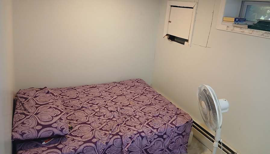 Amsha Mahfooz's room