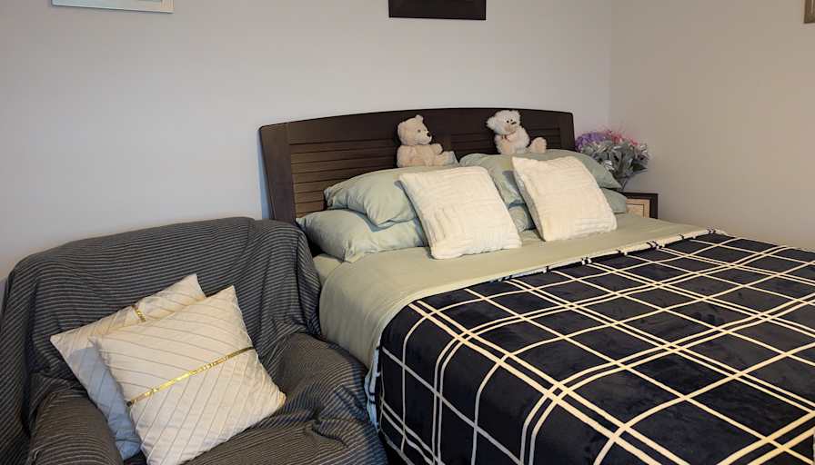 HONEYDEW's room