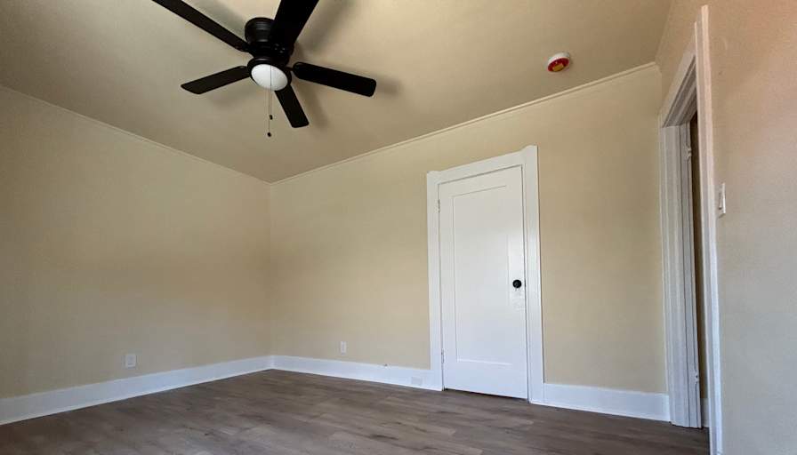 RoomRentalsLA's room