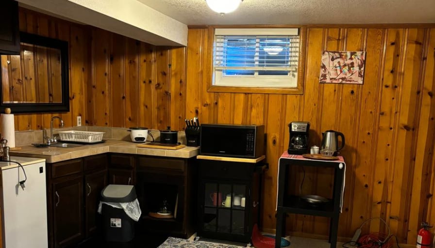 Bardia Hedayati's room