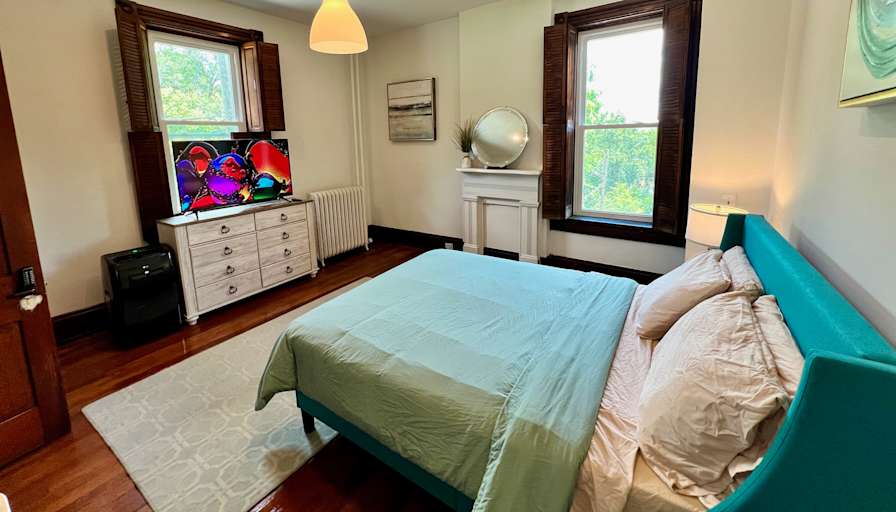 Cincy Furnished Stays's room