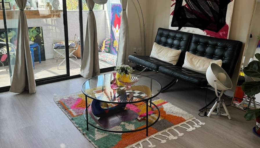 ROHAM ALAVI's room