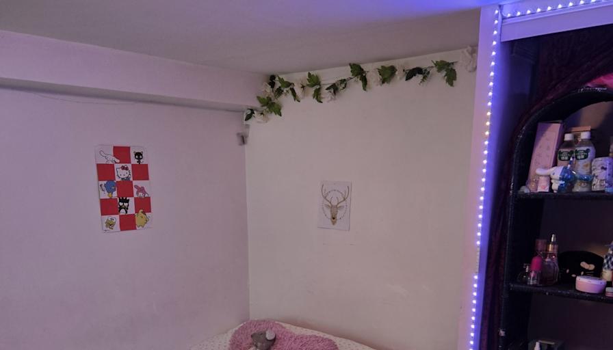 John Kar's room
