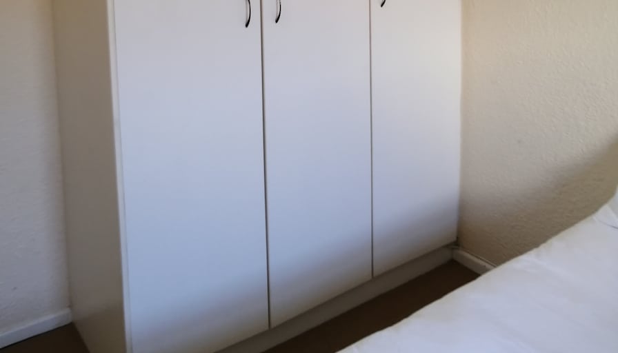 Dee's room