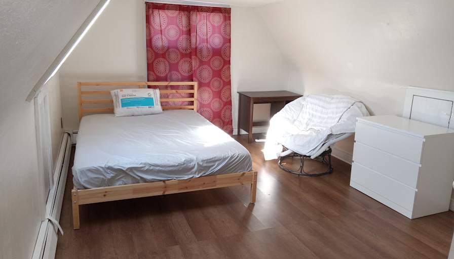 Deron's room