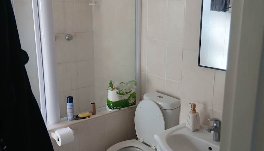 Dee's room
