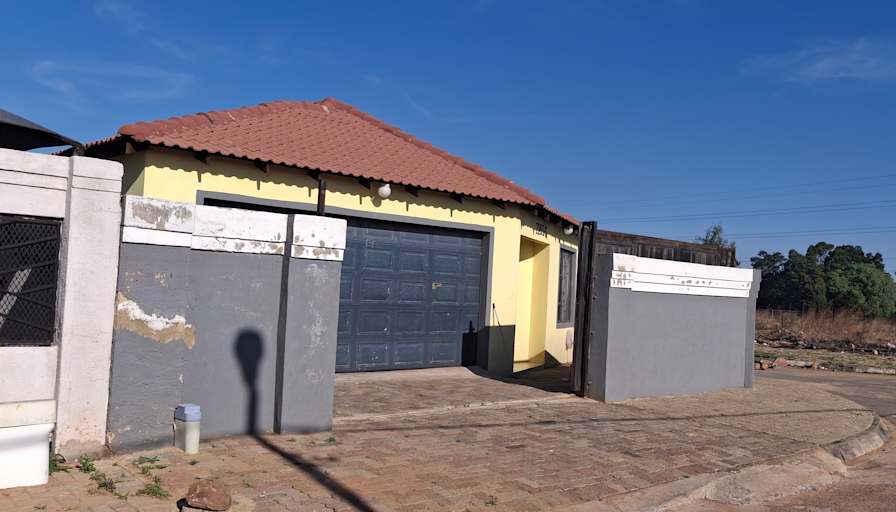 Rhulani's room