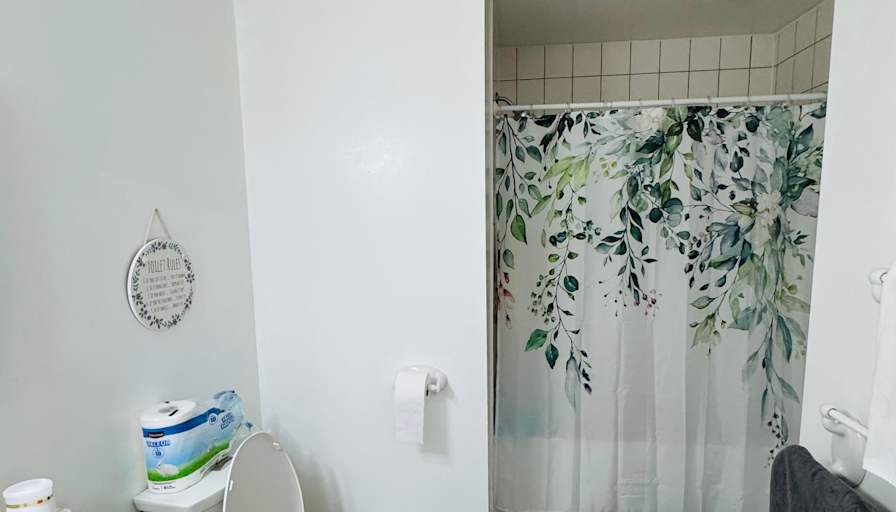 Julie Ann Malinis's room