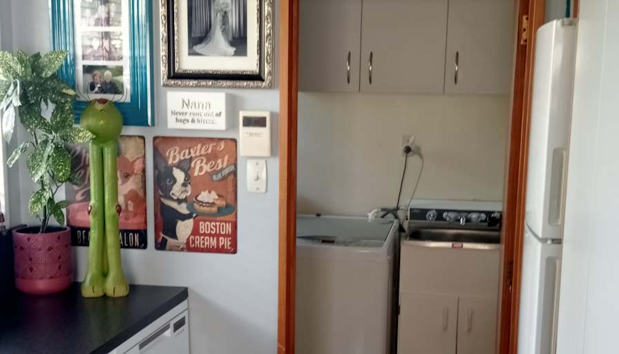 JEREMY's room