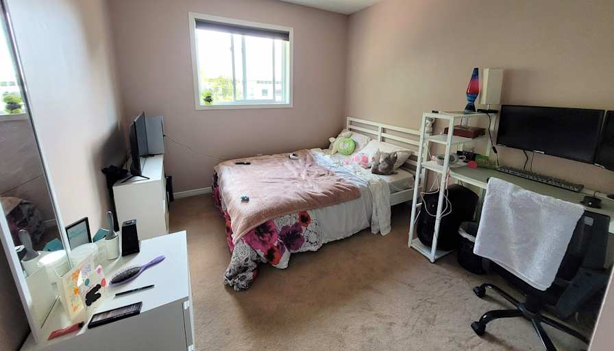 Maxim's room