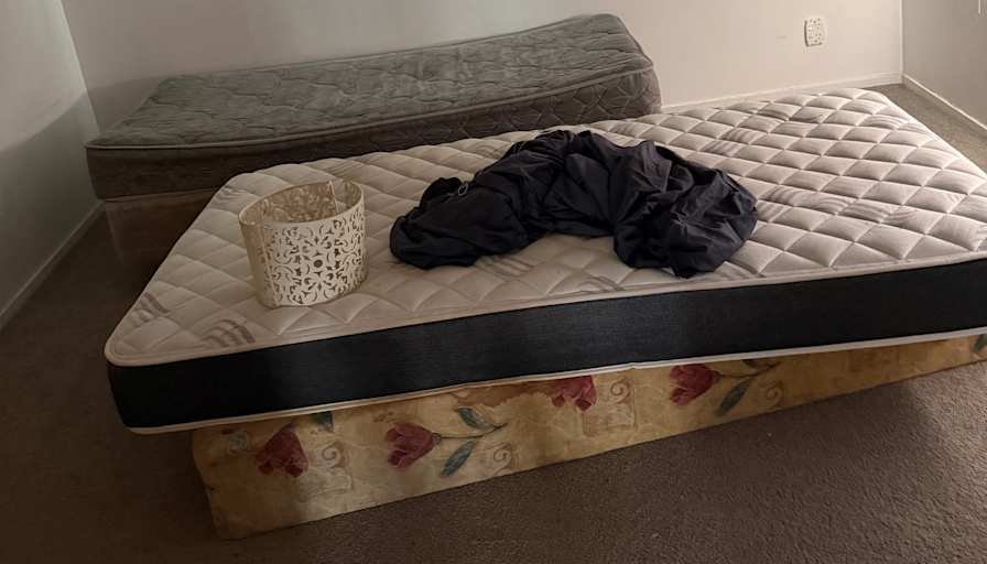 Hari Pathak's room