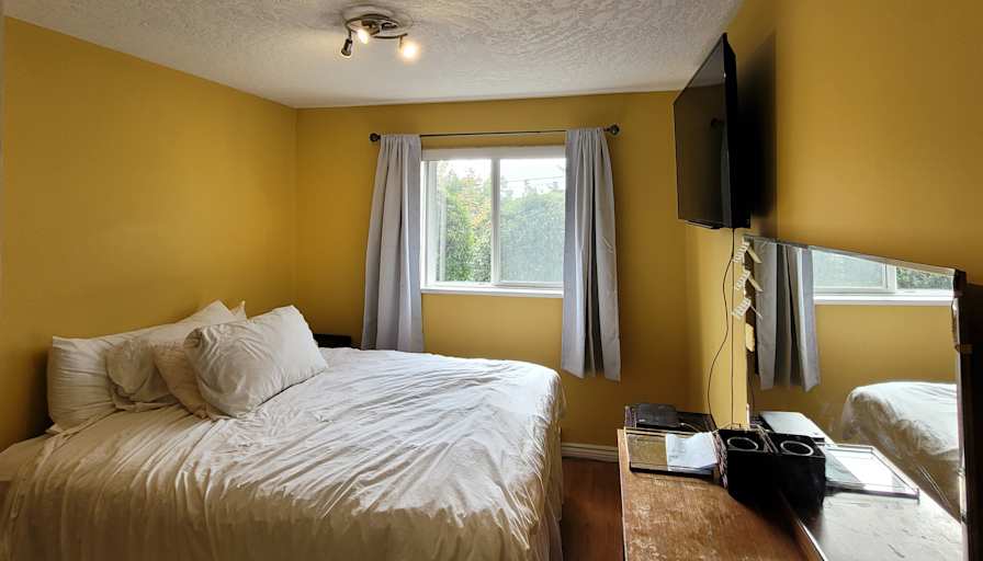 Sean N Kelly's room