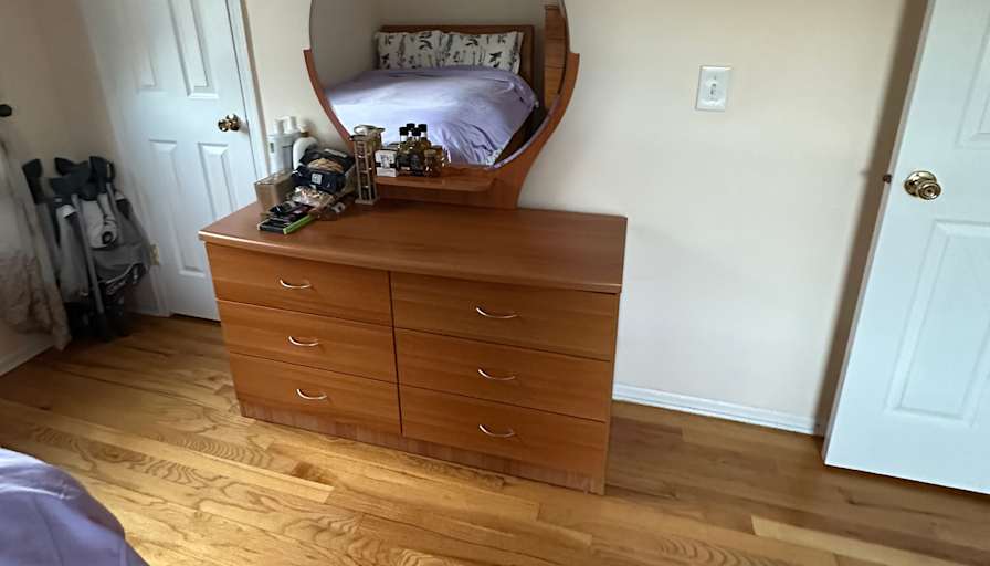 Geny's room