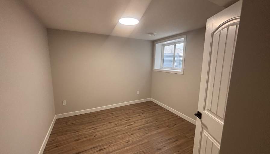 OLUDARE DAVID's room