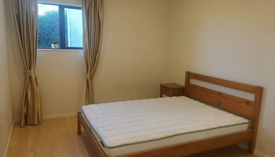 Jun's room