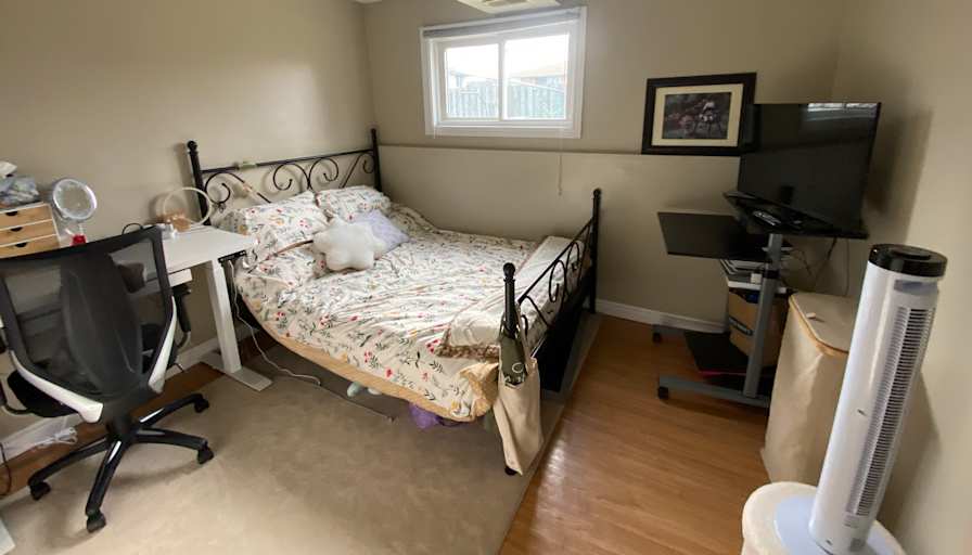 Thorold, ON's room