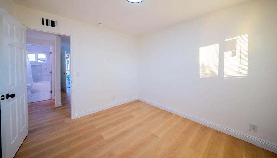 Crystal Mispilkin's room